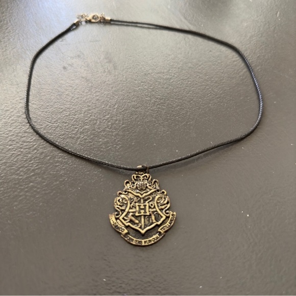 Hogwarts Harry Potter Black Cord Necklace Gold Tone Pendant Y2K Jewelry - Picture 7 of 7